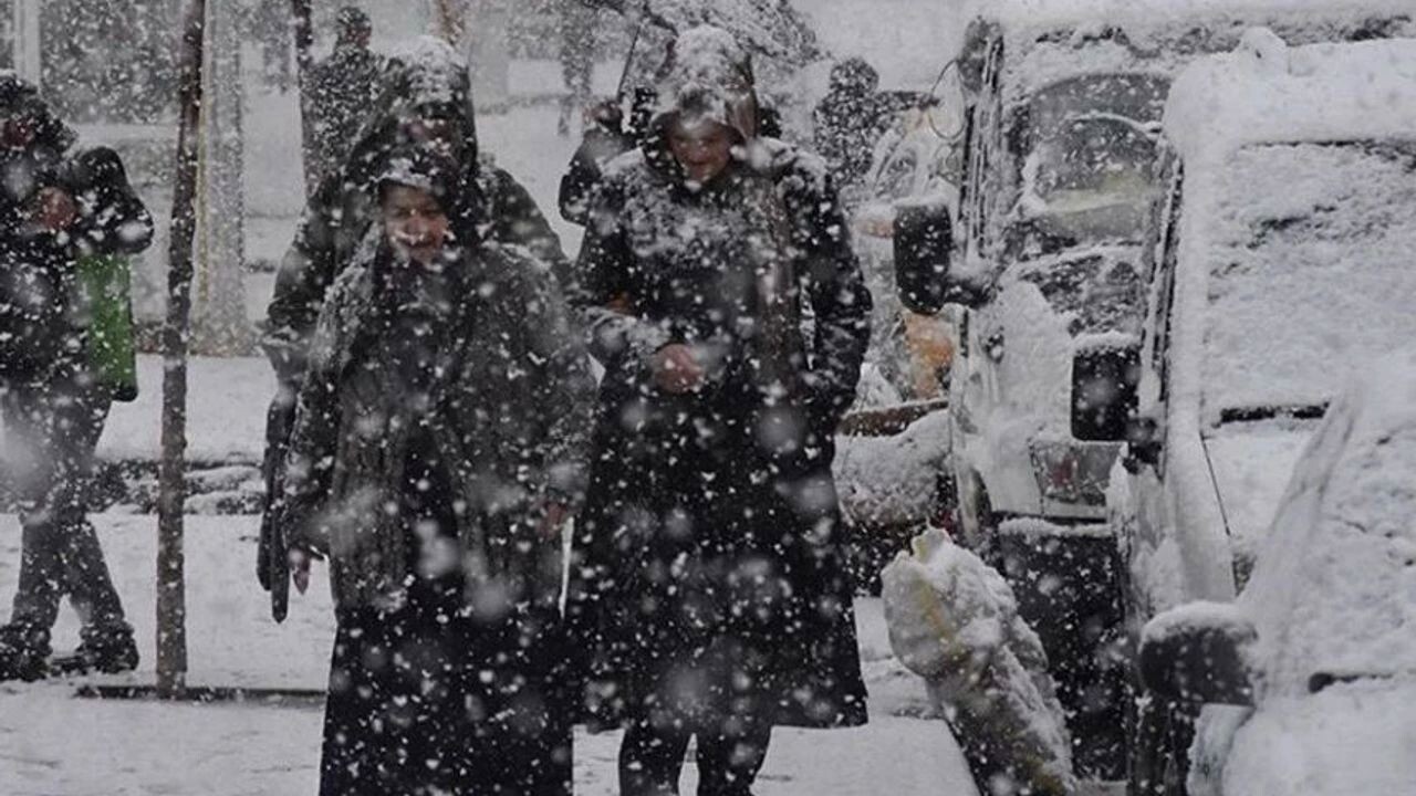 Yoğun Kar Geliyor! Meteoroloji Tarih Verdi: O İller Dikkat